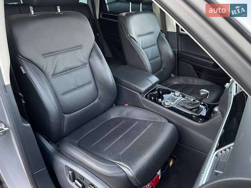 Внедорожник / Кроссовер Volkswagen Touareg 2016 в Житомире