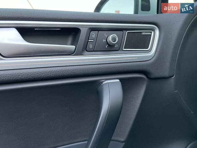 Внедорожник / Кроссовер Volkswagen Touareg 2016 в Житомире