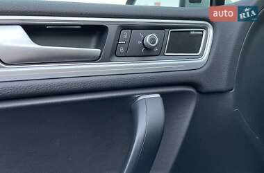 Позашляховик / Кросовер Volkswagen Touareg 2016 в 
