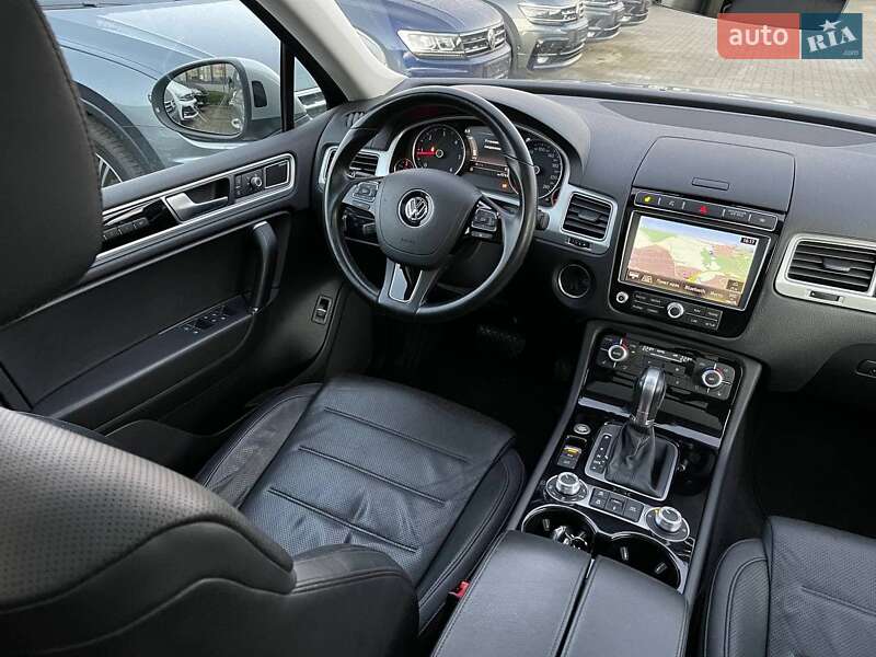 Внедорожник / Кроссовер Volkswagen Touareg 2016 в Житомире