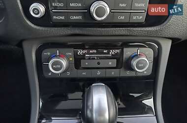 Позашляховик / Кросовер Volkswagen Touareg 2016 в 