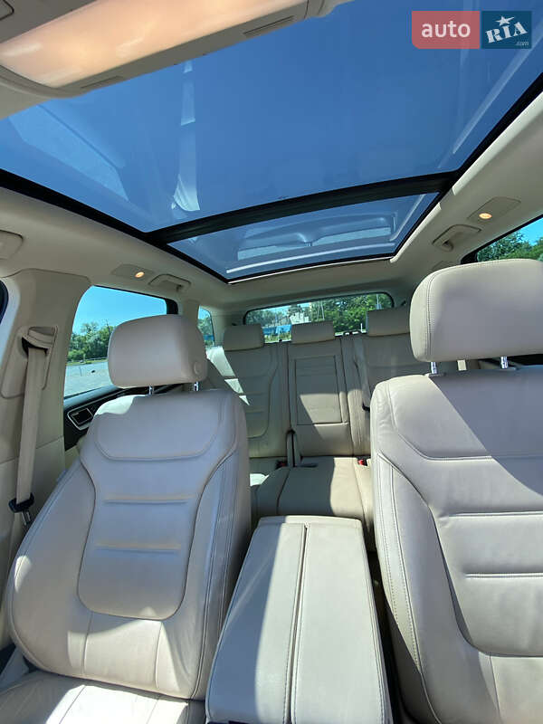 Позашляховик / Кросовер Volkswagen Touareg 2014 в Львові