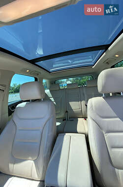 Позашляховик / Кросовер Volkswagen Touareg 2014 в 