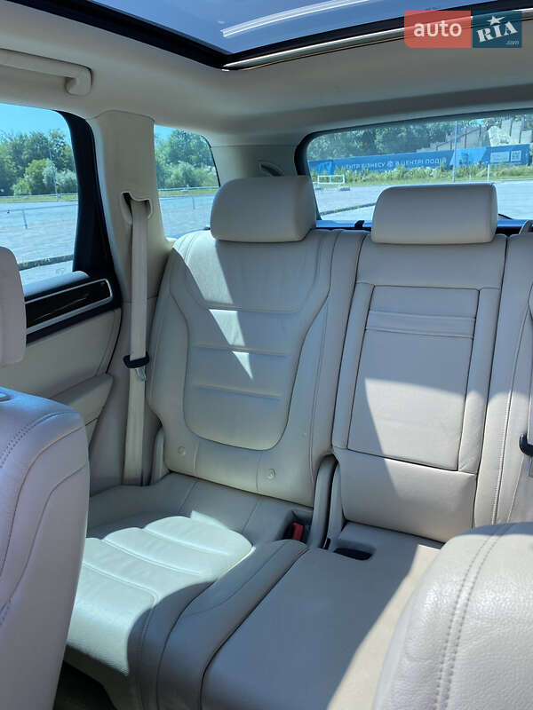 Позашляховик / Кросовер Volkswagen Touareg 2014 в Львові