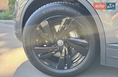 Внедорожник / Кроссовер Volkswagen Touareg 2022 в 