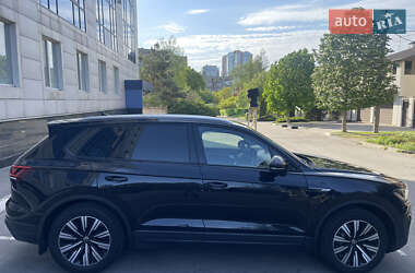 Позашляховик / Кросовер Volkswagen Touareg 2021 в 