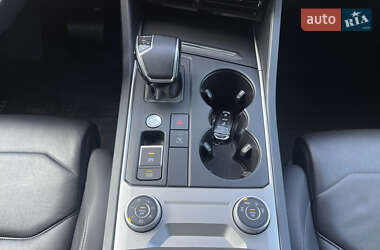 Позашляховик / Кросовер Volkswagen Touareg 2021 в 
