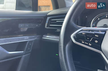 Позашляховик / Кросовер Volkswagen Touareg 2021 в 