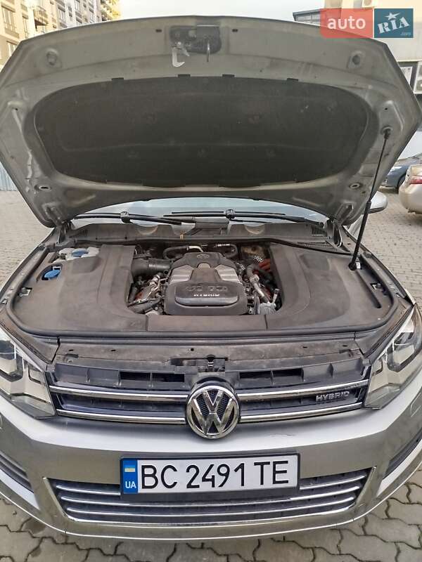 Позашляховик / Кросовер Volkswagen Touareg 2010 в Львові
