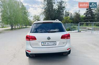 Позашляховик / Кросовер Volkswagen Touareg 2012 в 