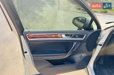 Позашляховик / Кросовер Volkswagen Touareg 2012 в 