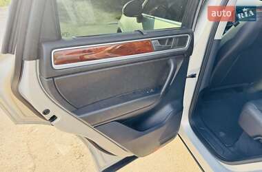 Позашляховик / Кросовер Volkswagen Touareg 2012 в 