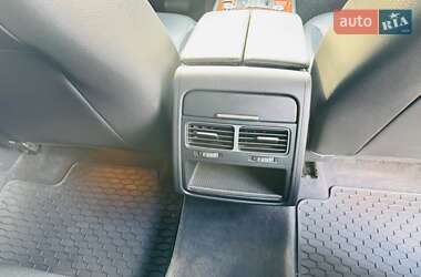 Позашляховик / Кросовер Volkswagen Touareg 2012 в 