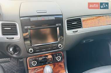 Позашляховик / Кросовер Volkswagen Touareg 2012 в 