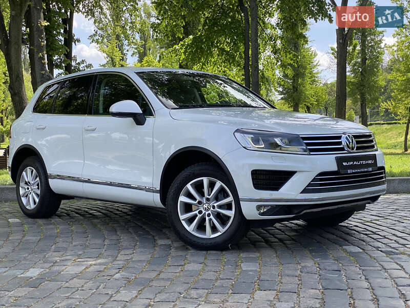 Позашляховик / Кросовер Volkswagen Touareg 2015 в Києві