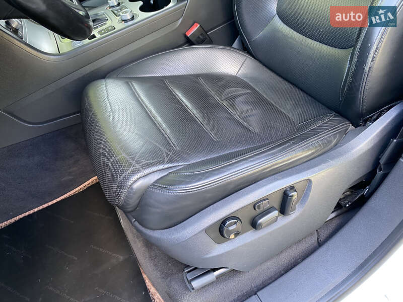 Позашляховик / Кросовер Volkswagen Touareg 2015 в Києві