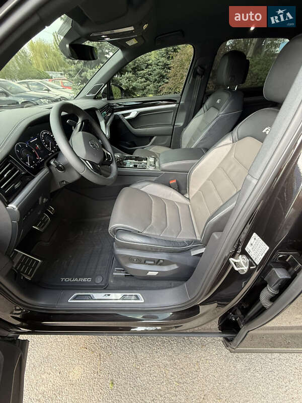 Позашляховик / Кросовер Volkswagen Touareg 2019 в Дніпрі