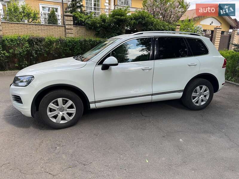 Внедорожник / Кроссовер Volkswagen Touareg 2014 в Киеве