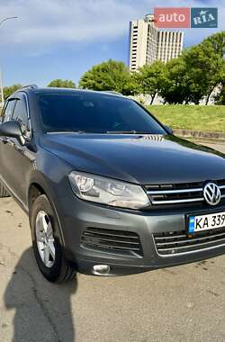 Внедорожник / Кроссовер Volkswagen Touareg 2013 в Киеве