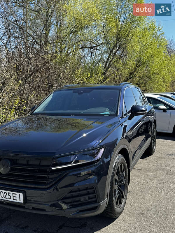 Позашляховик / Кросовер Volkswagen Touareg 2021 в Києві