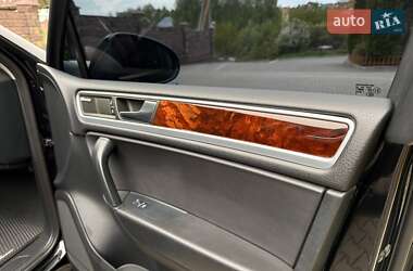 Позашляховик / Кросовер Volkswagen Touareg 2010 в 