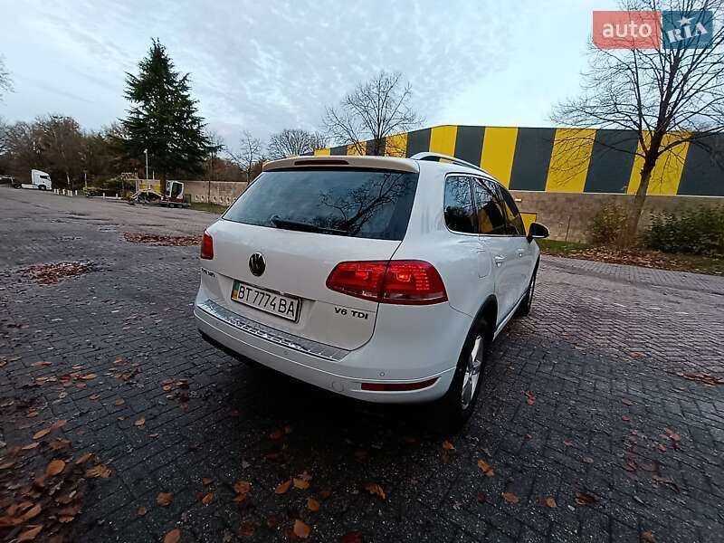 Позашляховик / Кросовер Volkswagen Touareg 2014 в Херсоні