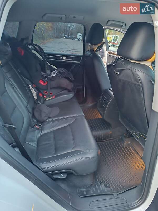 Позашляховик / Кросовер Volkswagen Touareg 2014 в Херсоні
