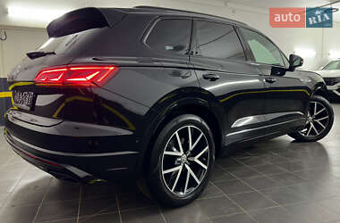 Внедорожник / Кроссовер Volkswagen Touareg 2019 в 