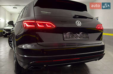 Внедорожник / Кроссовер Volkswagen Touareg 2019 в 