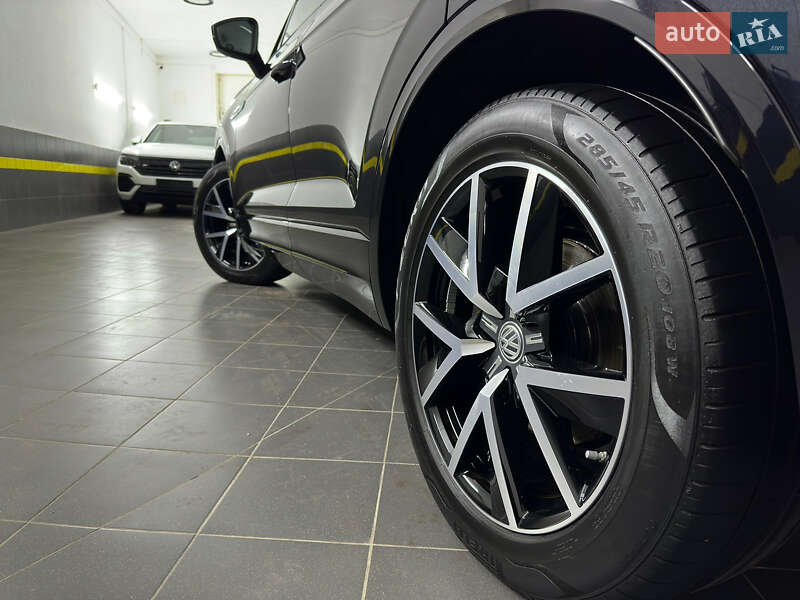 Позашляховик / Кросовер Volkswagen Touareg 2019 в Козятині
