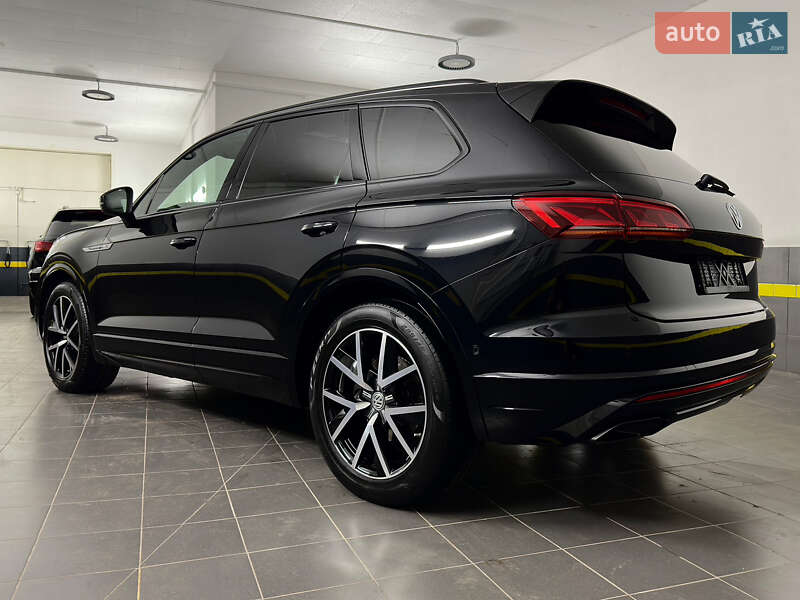 Позашляховик / Кросовер Volkswagen Touareg 2019 в Козятині