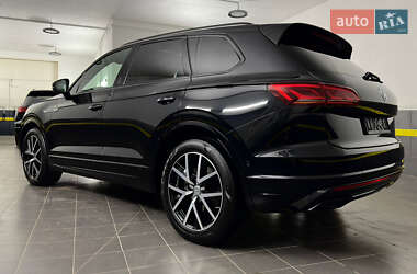 Внедорожник / Кроссовер Volkswagen Touareg 2019 в 