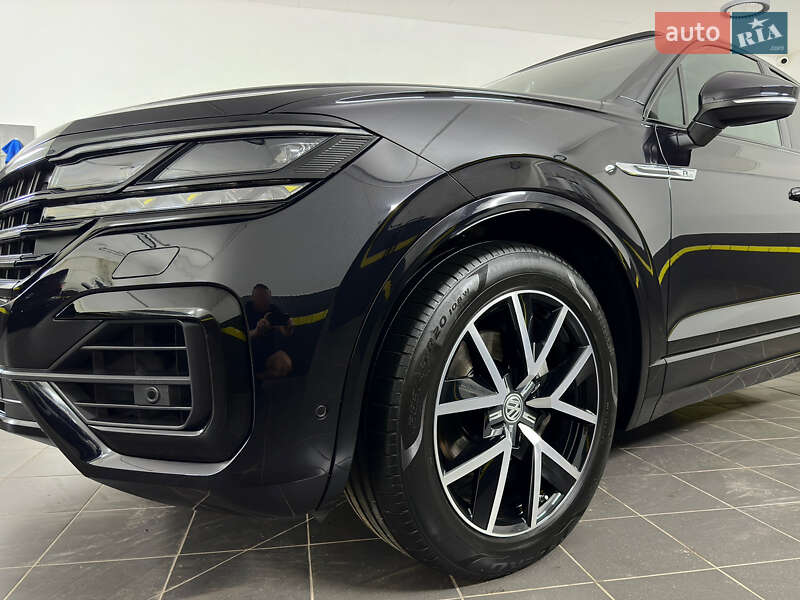 Позашляховик / Кросовер Volkswagen Touareg 2019 в Козятині