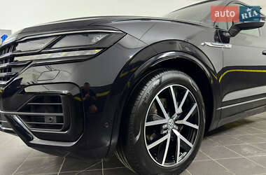Внедорожник / Кроссовер Volkswagen Touareg 2019 в 