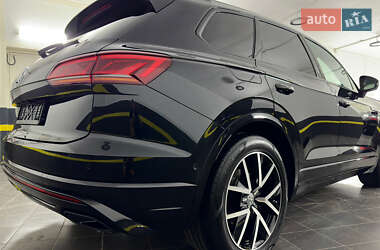Внедорожник / Кроссовер Volkswagen Touareg 2019 в 