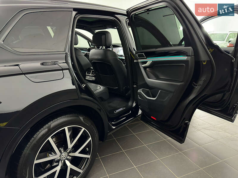 Позашляховик / Кросовер Volkswagen Touareg 2019 в Козятині