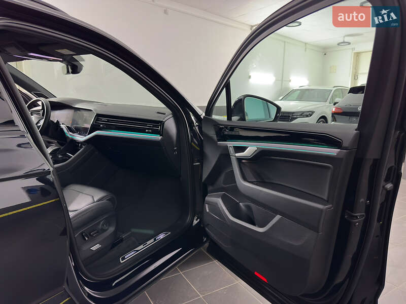 Позашляховик / Кросовер Volkswagen Touareg 2019 в Козятині