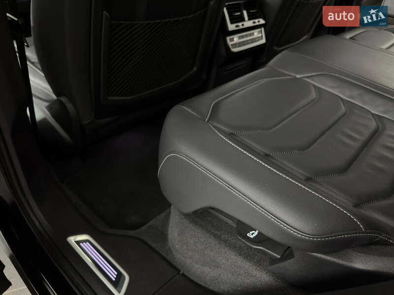 Позашляховик / Кросовер Volkswagen Touareg 2019 в Козятині