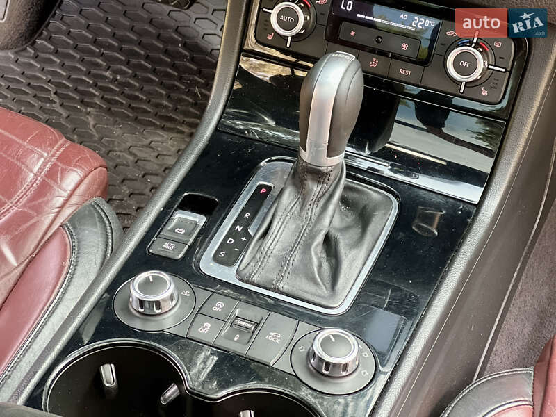 Позашляховик / Кросовер Volkswagen Touareg 2010 в Кременчуці