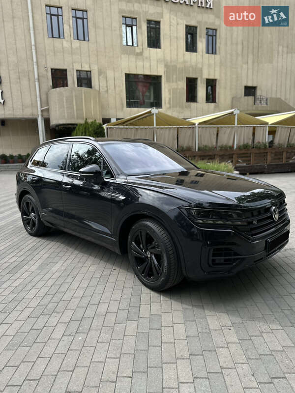 Позашляховик / Кросовер Volkswagen Touareg 2022 в 