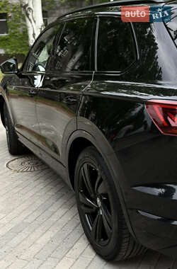 Позашляховик / Кросовер Volkswagen Touareg 2022 в 