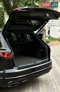 Позашляховик / Кросовер Volkswagen Touareg 2022 в 