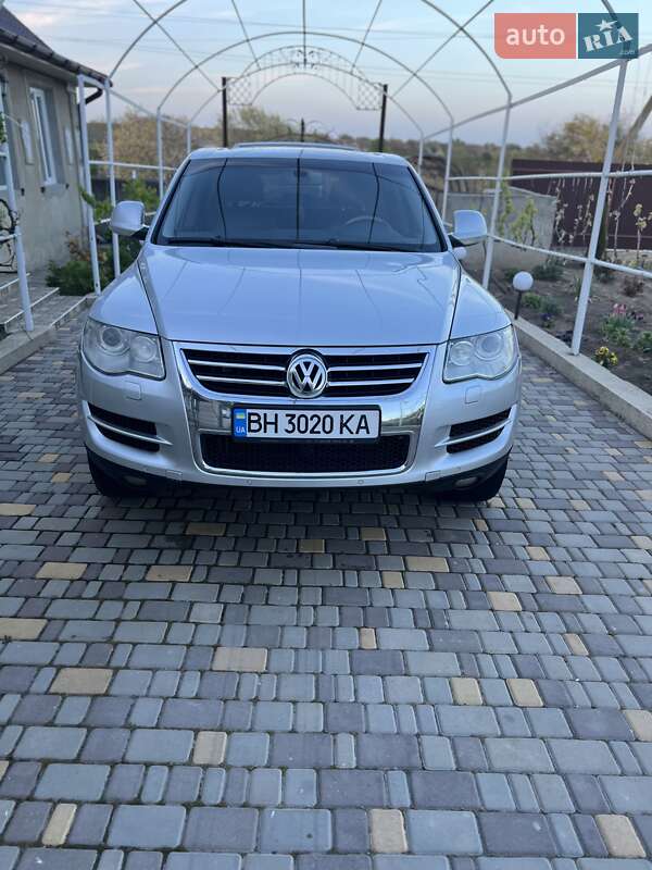 Позашляховик / Кросовер Volkswagen Touareg 2009 в Сараті