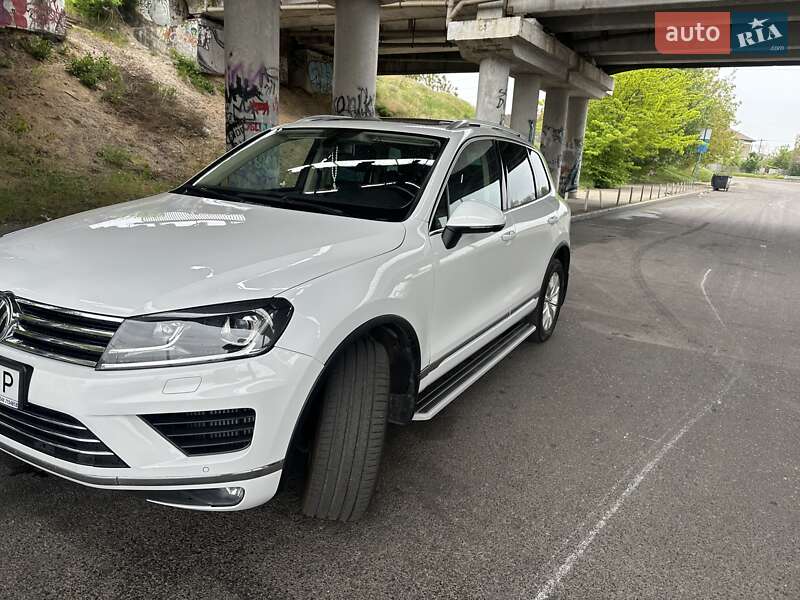 Внедорожник / Кроссовер Volkswagen Touareg 2014 в Одессе