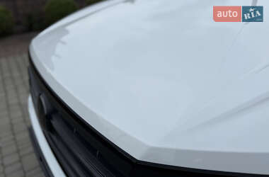 Позашляховик / Кросовер Volkswagen Touareg 2022 в 