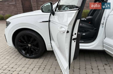 Позашляховик / Кросовер Volkswagen Touareg 2022 в 
