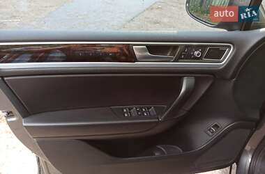 Внедорожник / Кроссовер Volkswagen Touareg 2012 в 