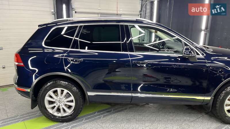 Позашляховик / Кросовер Volkswagen Touareg 2015 в Запоріжжі