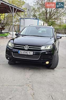 Внедорожник / Кроссовер Volkswagen Touareg 2014 в Киеве