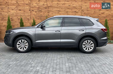 Позашляховик / Кросовер Volkswagen Touareg 2019 в 